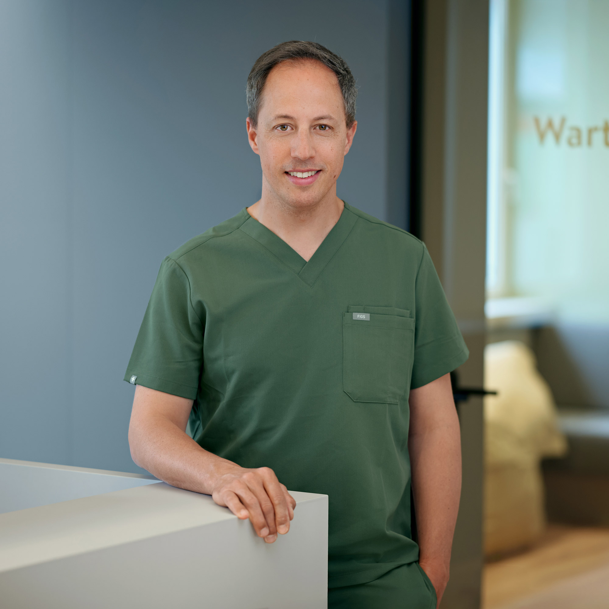 Helge Müller-Stephan – Kieferorthopäde in Schleswig Portrait von Kieferorthopäde Helge Müller-Stephan, Praxisinhaber und Kieferorthopäde der Kieferorthopädie an der Schlei